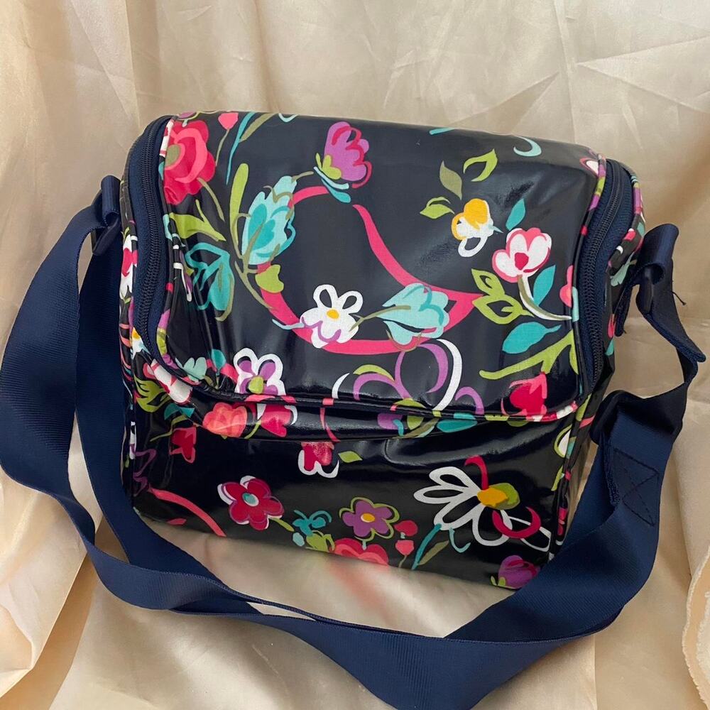 Vera Bradley Cool Lunchbox in Ribbons Print